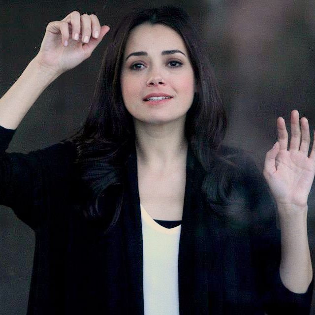 Özgü Namal beautiful nude pics