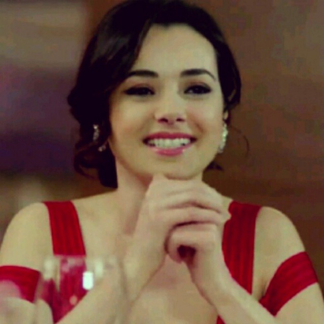 Özgü Namal beautiful nudes