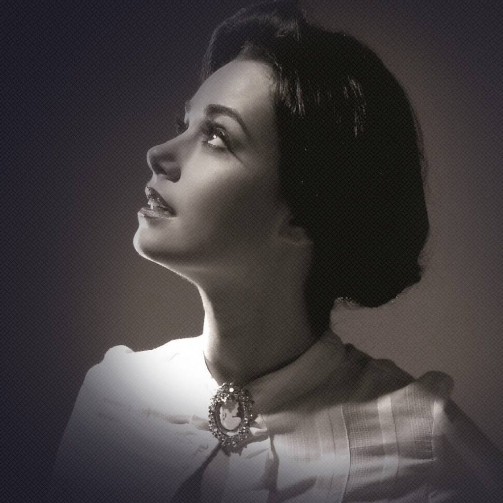 Özgü Namal beautiful sexy