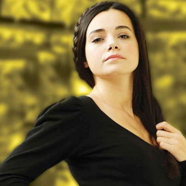 Özgü Namal beautiful xxx sex