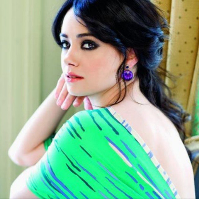 Özgü Namal depicts fire fuck