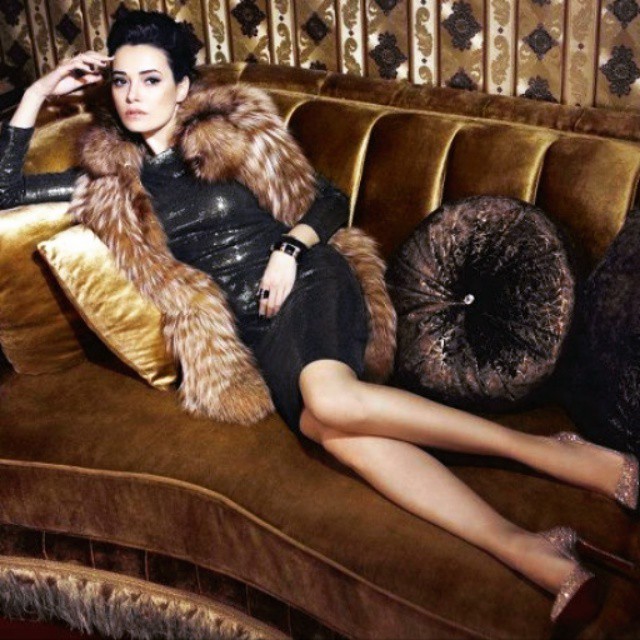 Özgü Namal depicts fire hot images