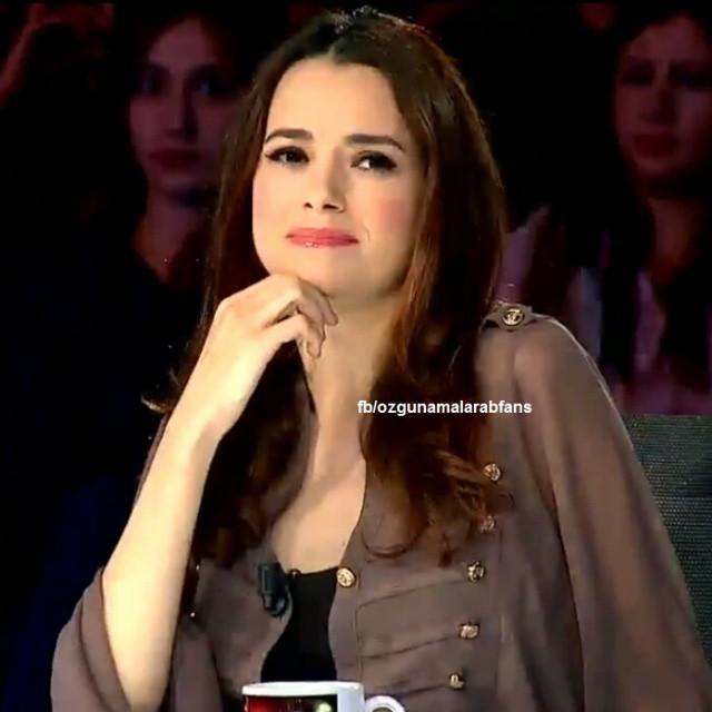 Özgü Namal depicts fire hot photos