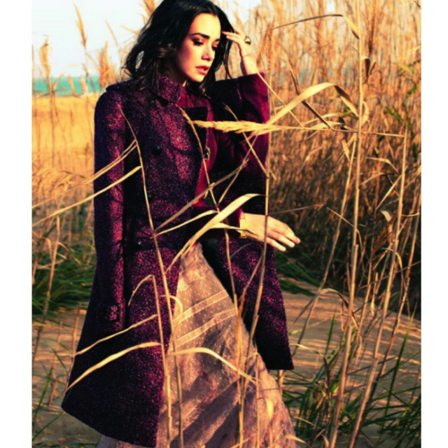 Özgü Namal depicts fire hot pics