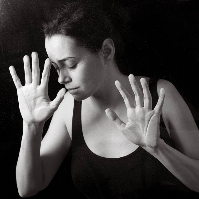 Özgü Namal depicts fire sexy