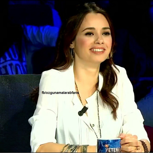 Özgü Namal depicts fire xxx porn