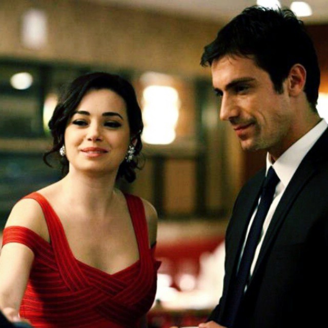 Özgü Namal looks fuck