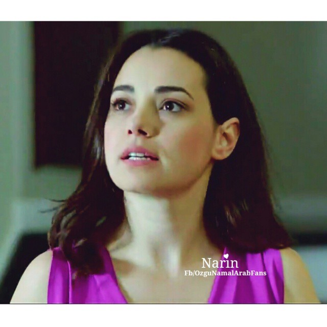 Özgü Namal looks hot