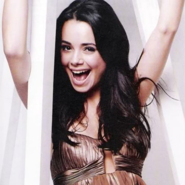 Özgü Namal looks sex scenes