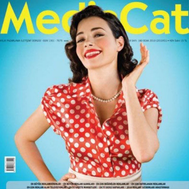 Özgü Namal modeling ass