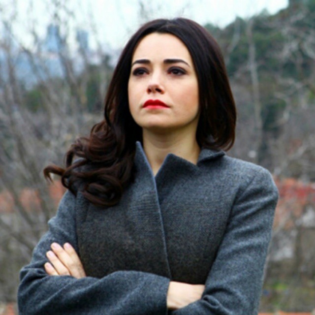 Özgü Namal modeling hot xxx