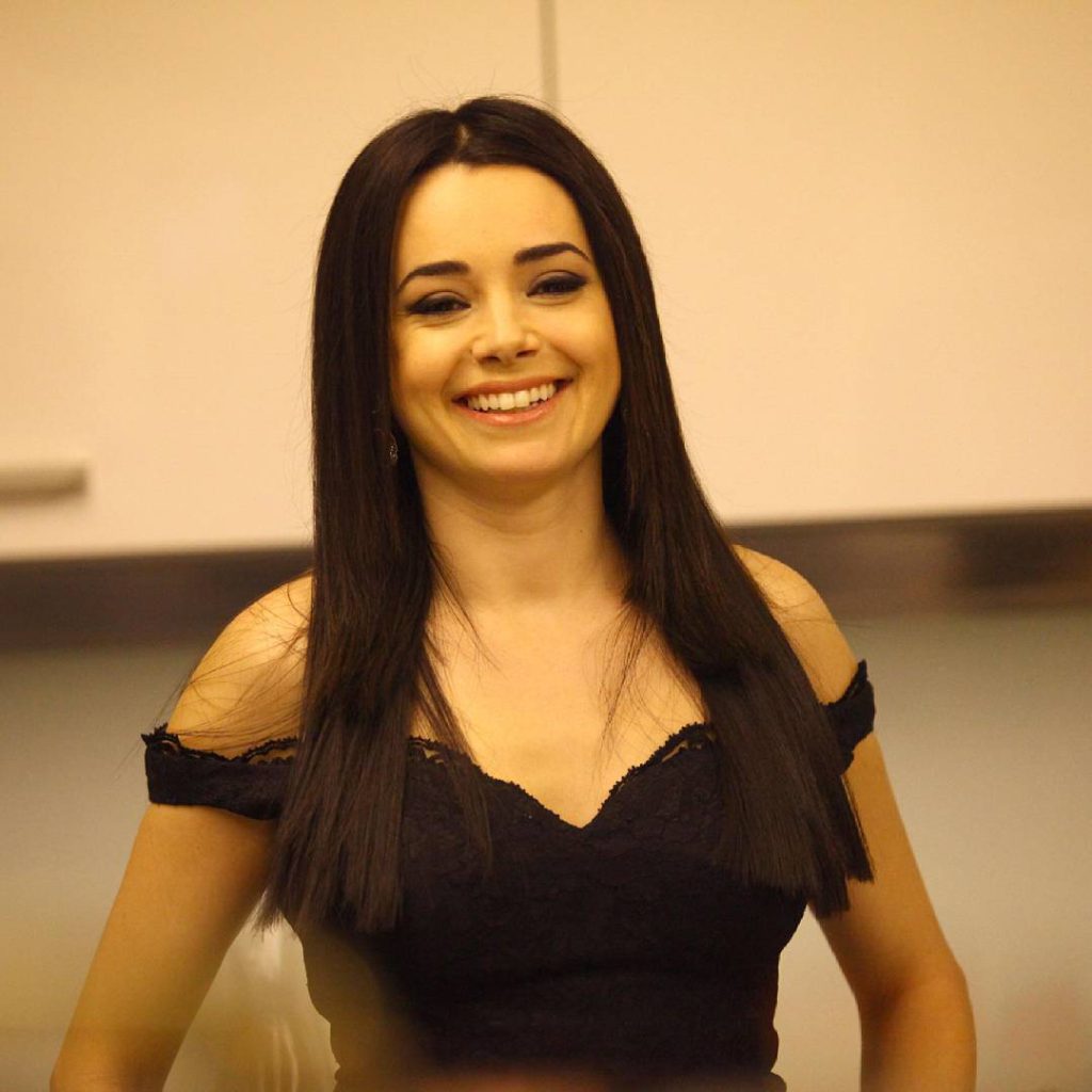 Özgü Namal modeling nude pics