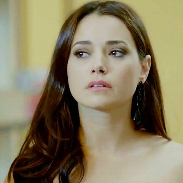 Özgü Namal modeling nudes