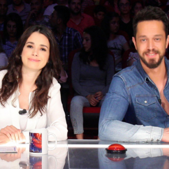 Özgü Namal poses porn