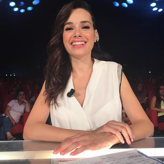 Özgü Namal smiles nude