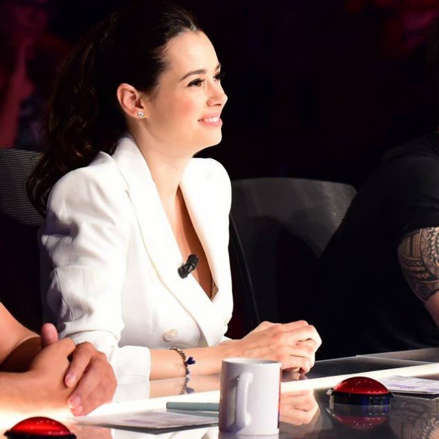 Özgü Namal smiles sex