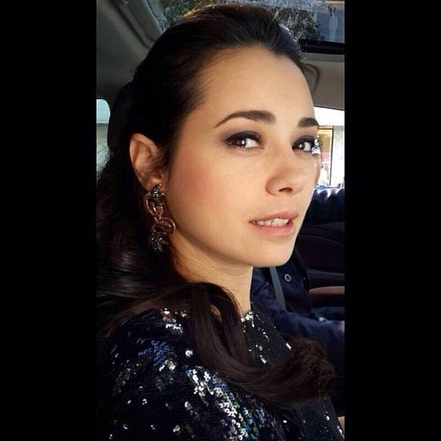 Özgü Namal smiles xxx porn