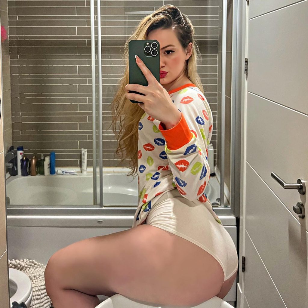 Öznur Güven ardent hot