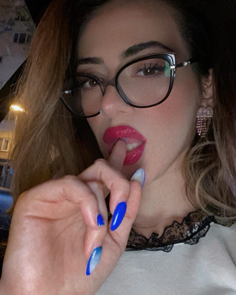 Öznur Güven ardent nude