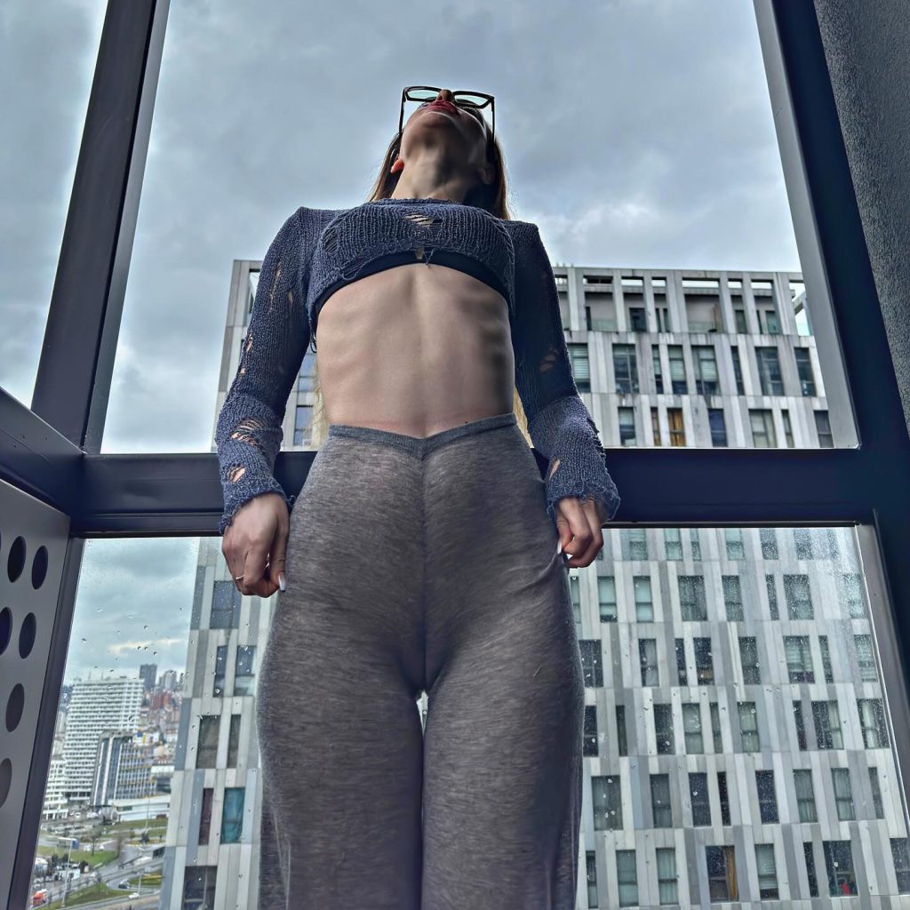 Öznur Güven modeling hot bikini