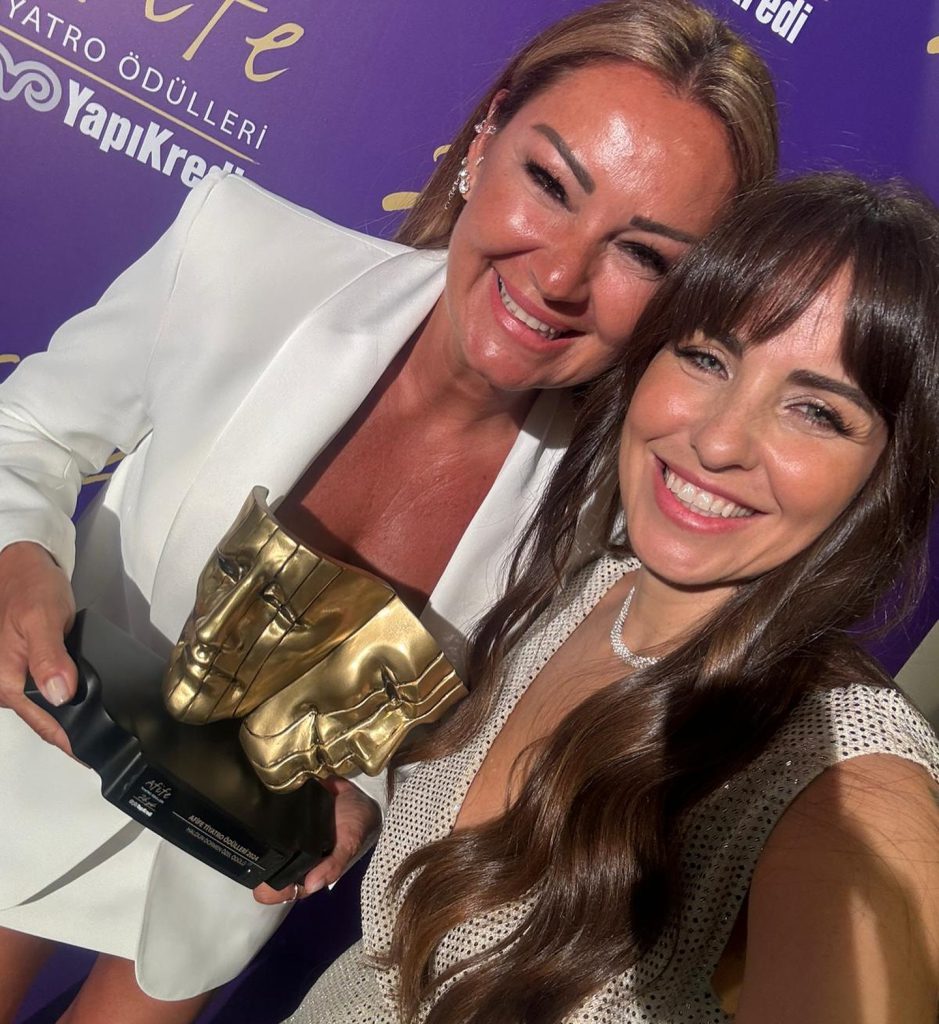 Pınar Altuğ ardent boobs