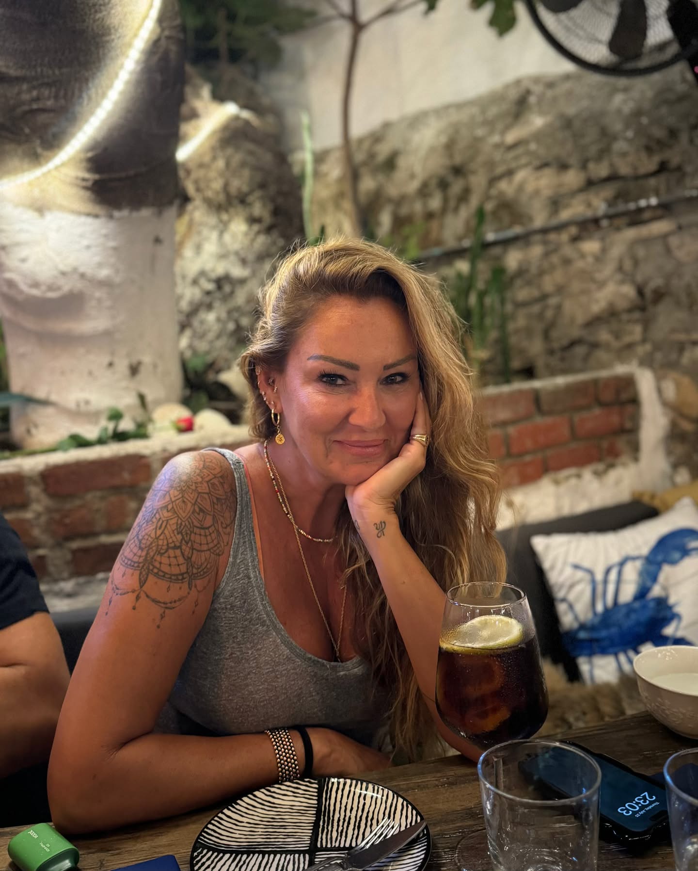 Çıplak Pınar Altuğ Bikinili Külotsuz Sıcak Resimler