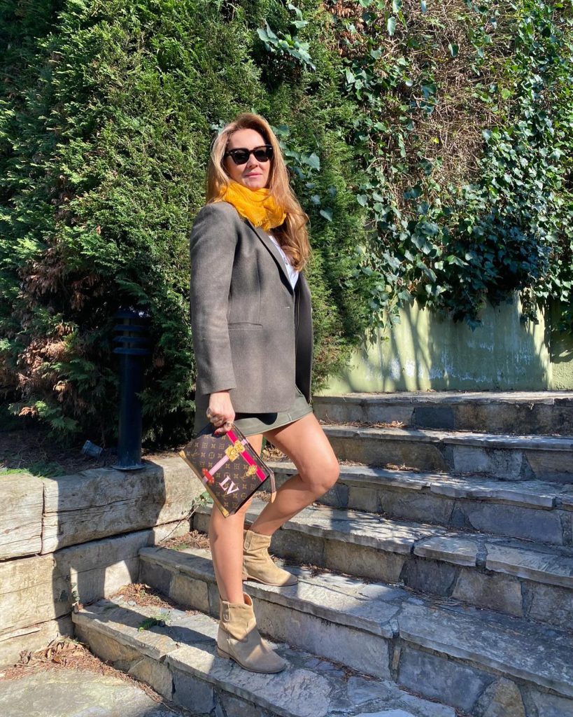 Pınar Altuğ beautiful boobs