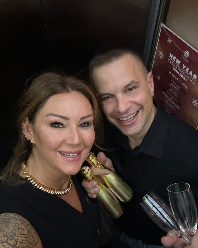 Pınar Altuğ beautiful naked