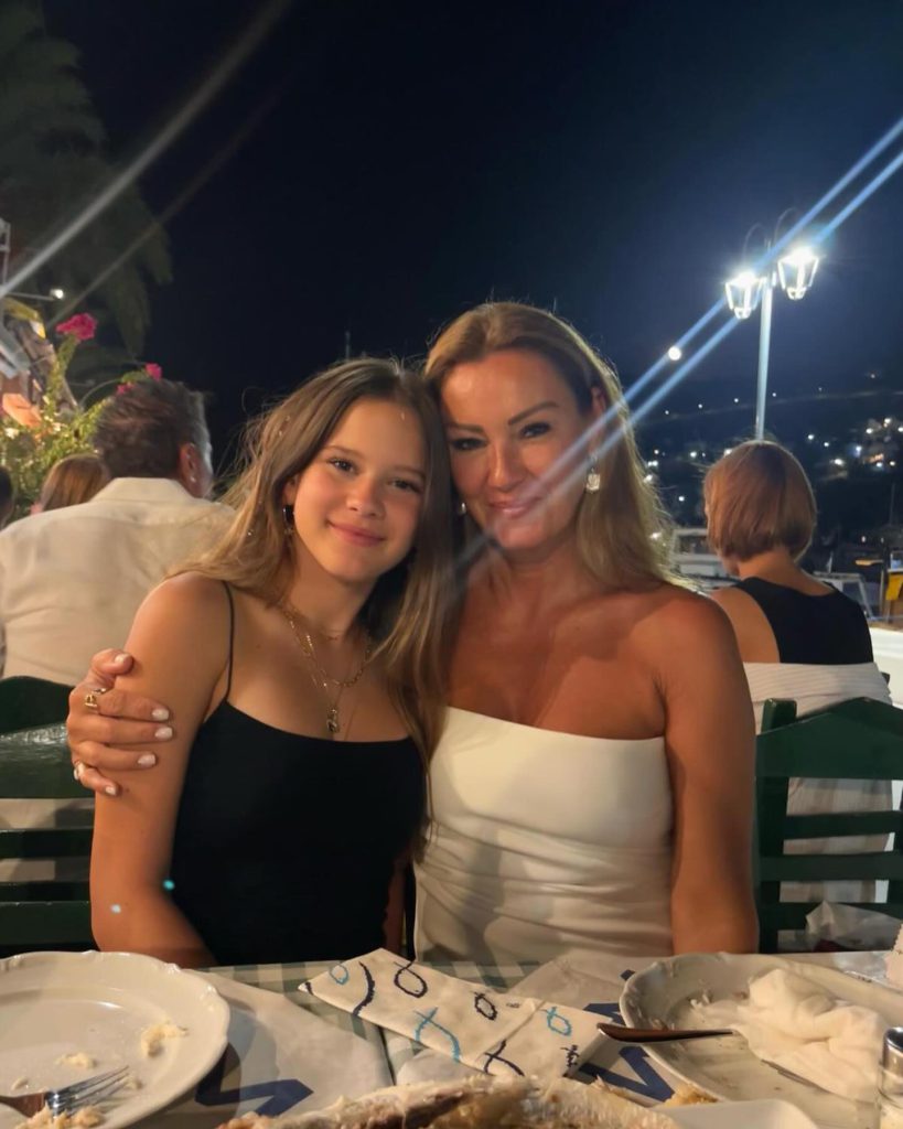 Pınar Altuğ depicts fire hot photos