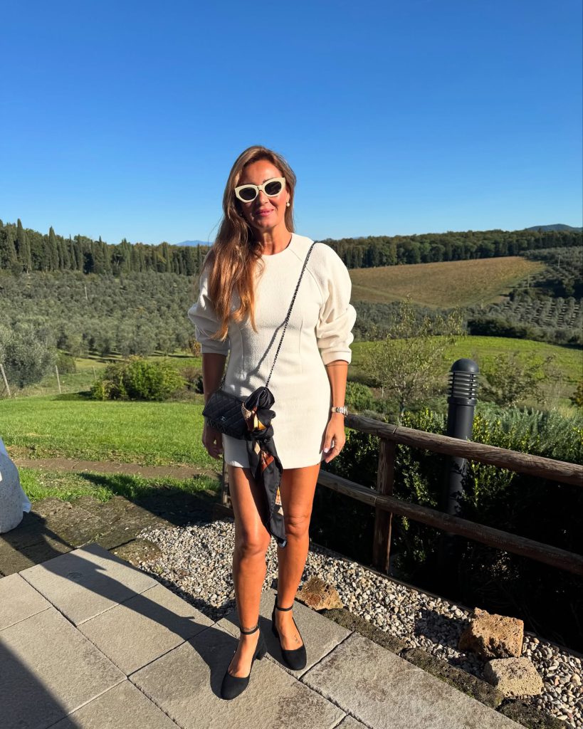 Pınar Altuğ depicts fire porn