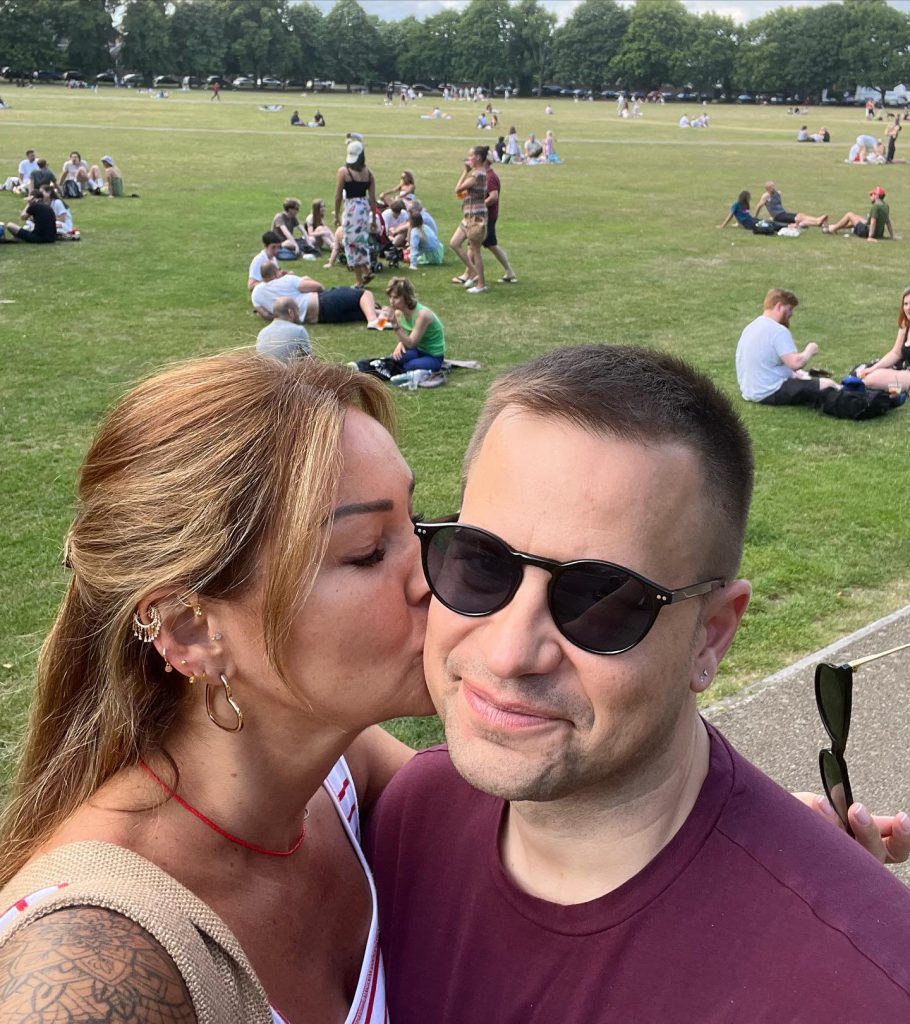 Pınar Altuğ looks ass