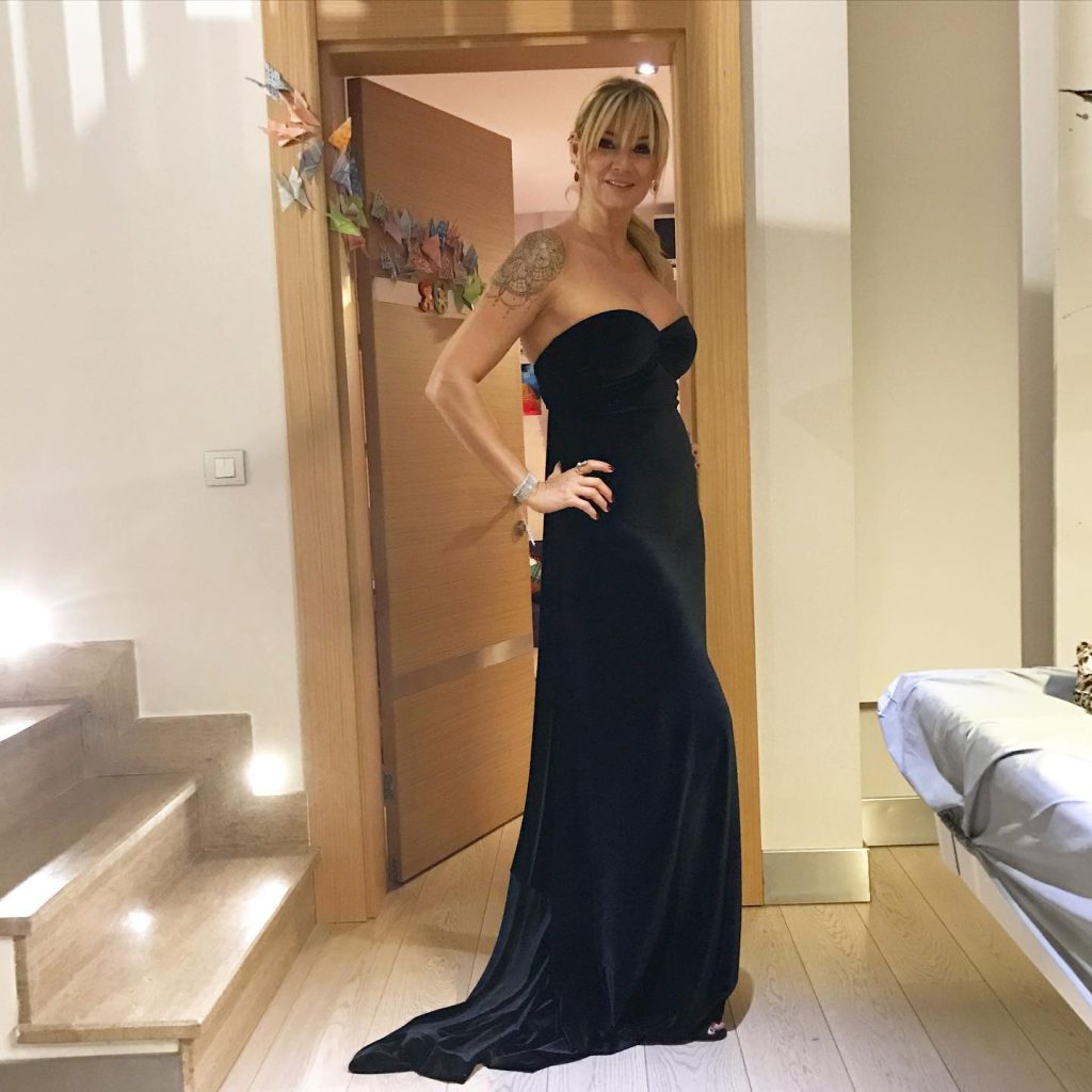 Pınar Altuğ looks hot pics