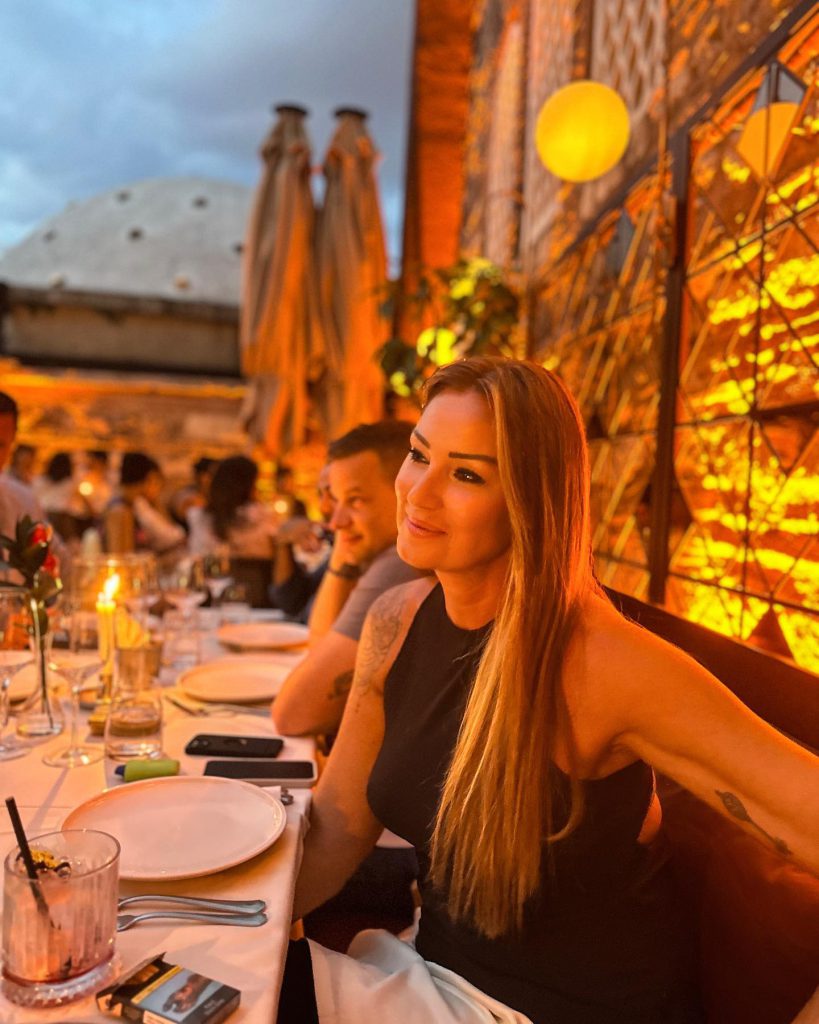 Pınar Altuğ looks sexy