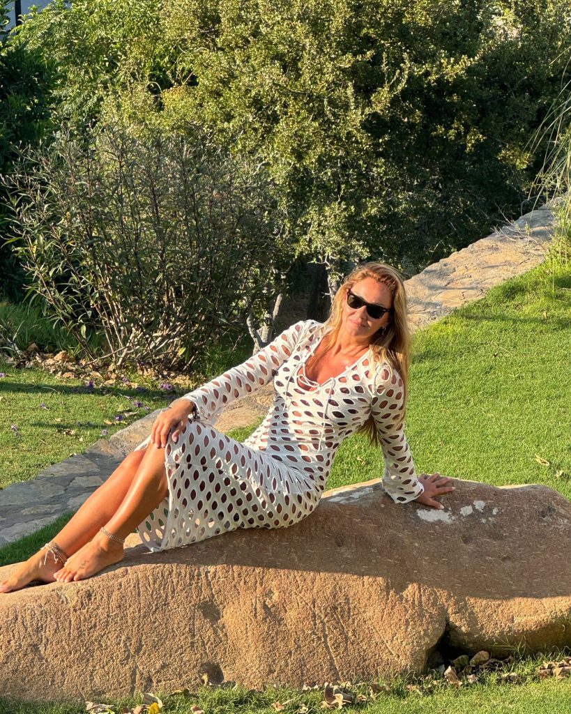 Pınar Altuğ modeling bikini