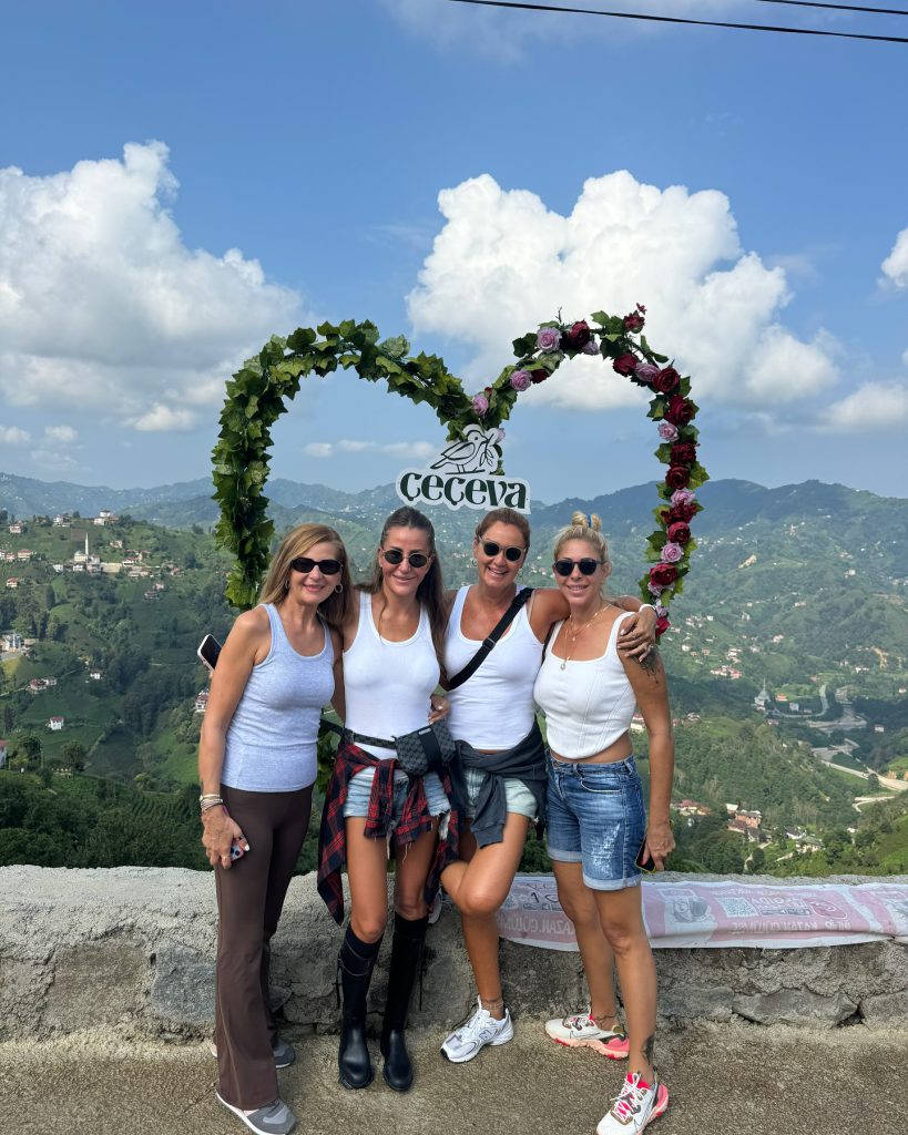 Pınar Altuğ modeling boobs