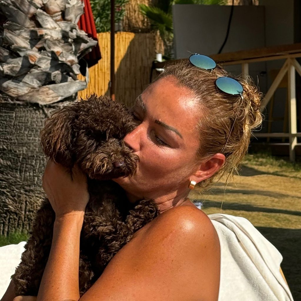 Pınar Altuğ modeling hot