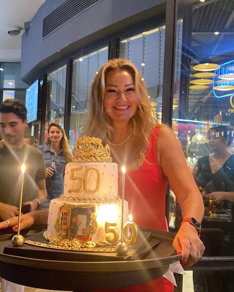 Pınar Altuğ modeling hot bikini