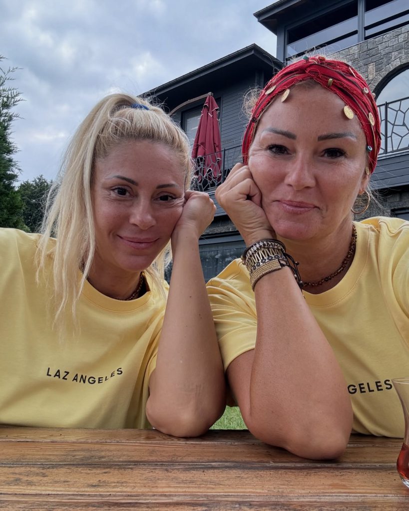 Pınar Altuğ modeling naked