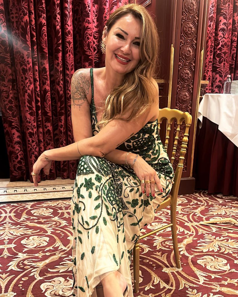 Pınar Altuğ smiles hot xxx