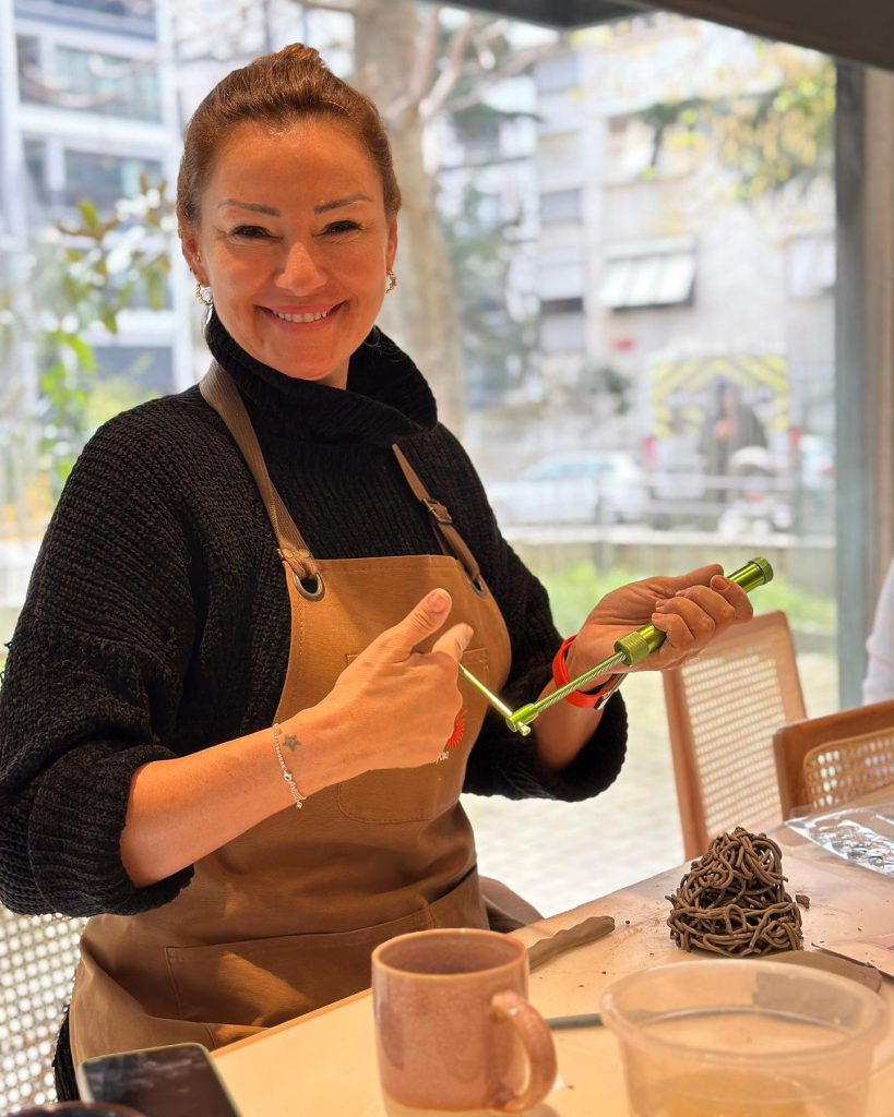 Pınar Altuğ smiles naked