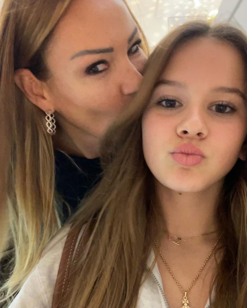 Pınar Altuğ smiles sex