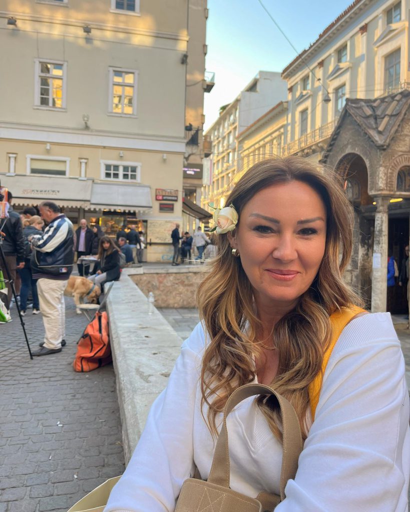 Pınar Altuğ smiles sexy