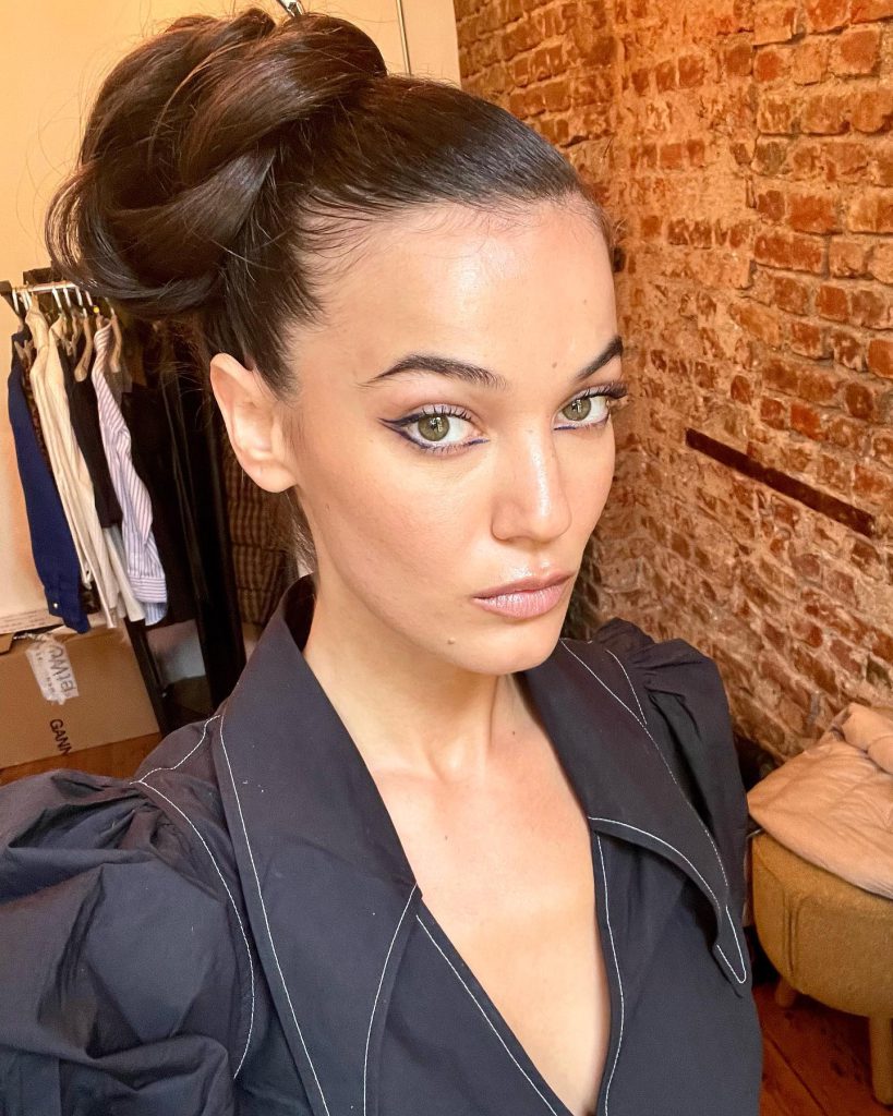 Pınar Deniz depicts fire xxx