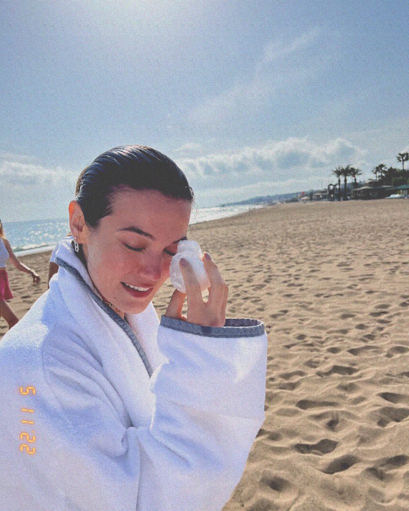 Pınar Deniz looks sexy