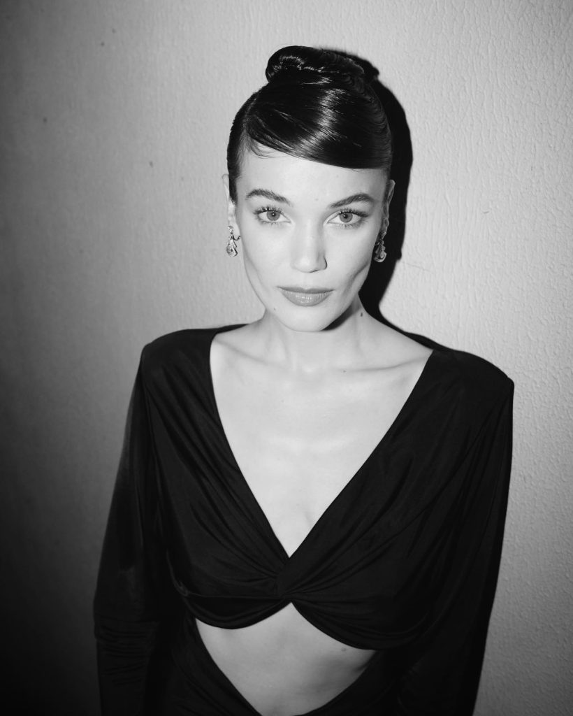 Pınar Deniz modeling hot