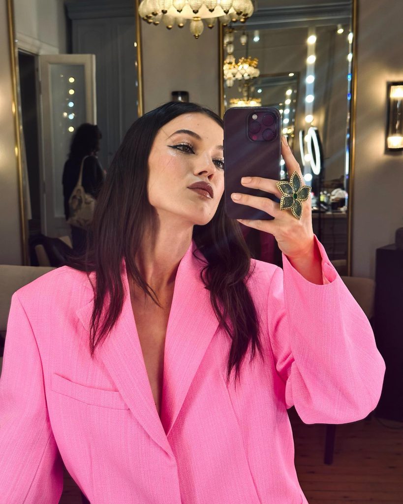 Pınar Deniz modeling hot images