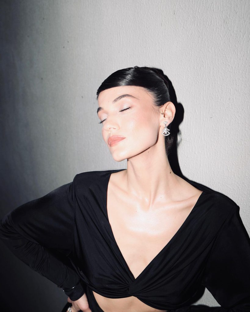 Pınar Deniz modeling porn