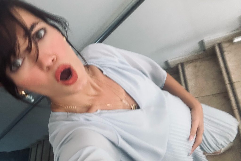 Pınar Deniz poses bikini