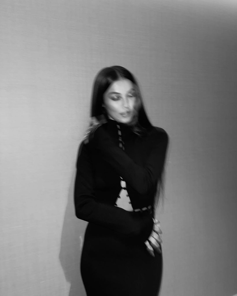 Pınar Deniz poses hot xxx