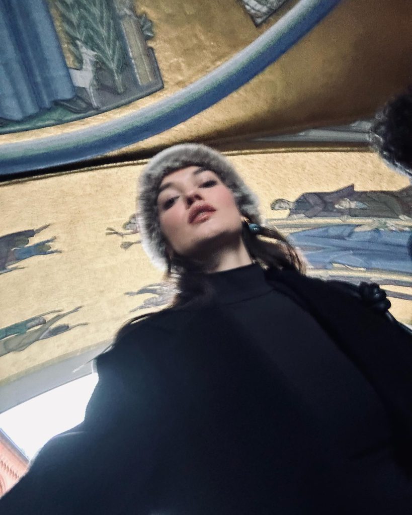 Pınar Deniz poses naked